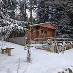 - Na Samote U Lesa Nyaraló *